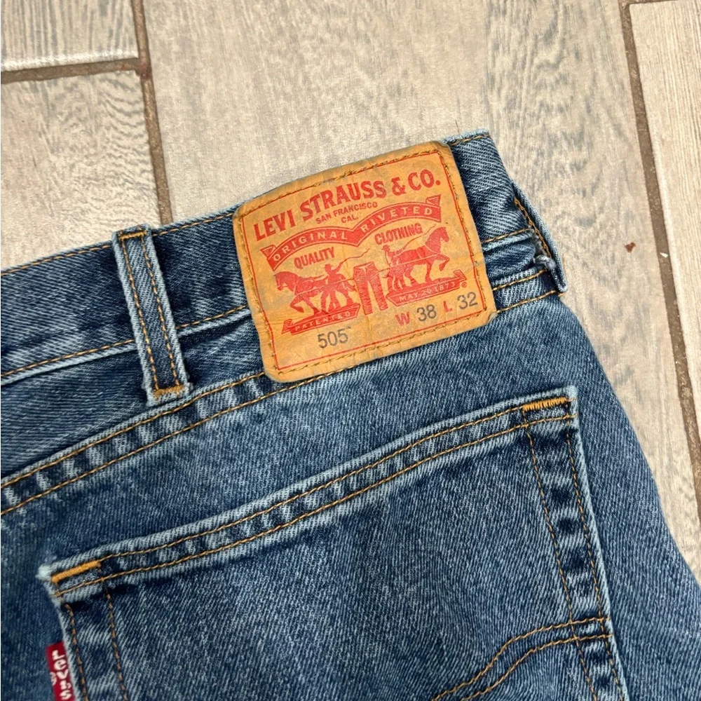 Levi’s 505 Jeans Size 36x32 - Picture 3 of 3
